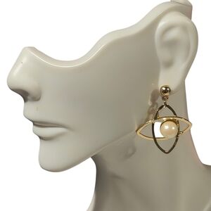 Elegant Gold and Pearl Earrings